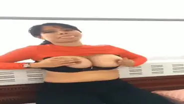 Siskaeee Pamer Payudara Di Kereta Gantung poster
